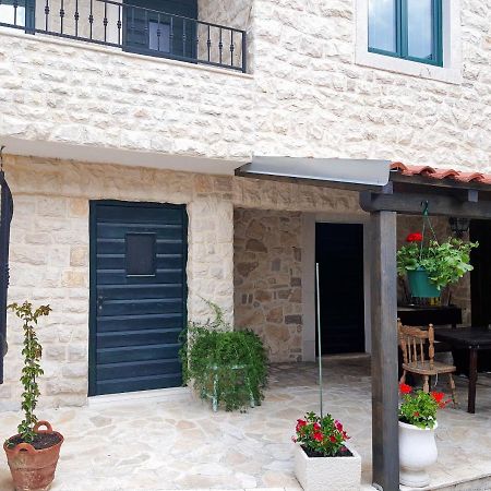 Holiday Home Jakov ビビニェ エクステリア 写真