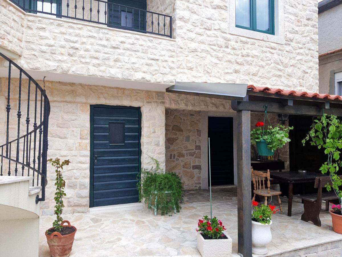 Holiday Home Jakov ビビニェ エクステリア 写真