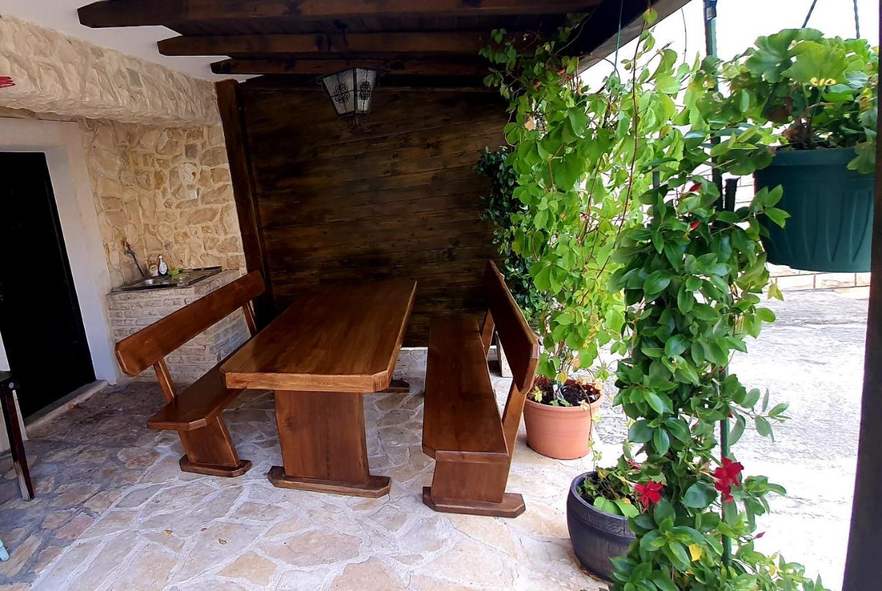 Holiday Home Jakov ビビニェ エクステリア 写真