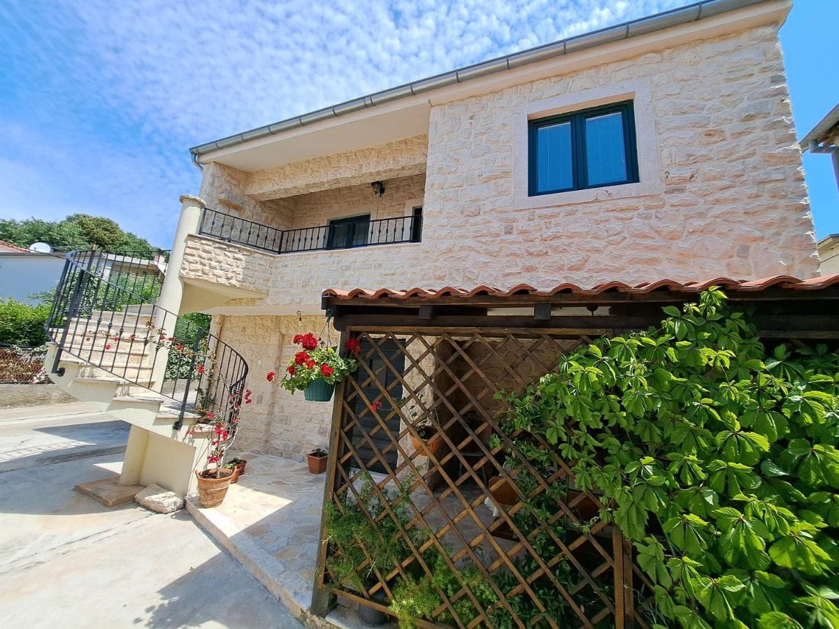 Holiday Home Jakov ビビニェ エクステリア 写真