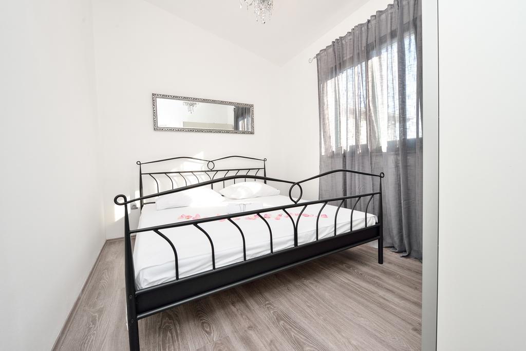 Holiday Home Jakov ビビニェ エクステリア 写真
