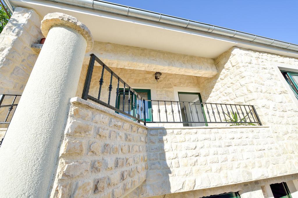 Holiday Home Jakov ビビニェ エクステリア 写真